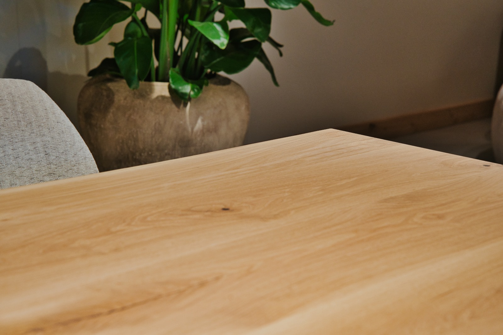 Massief eiken boomstamtafel met Gerrit onderstel