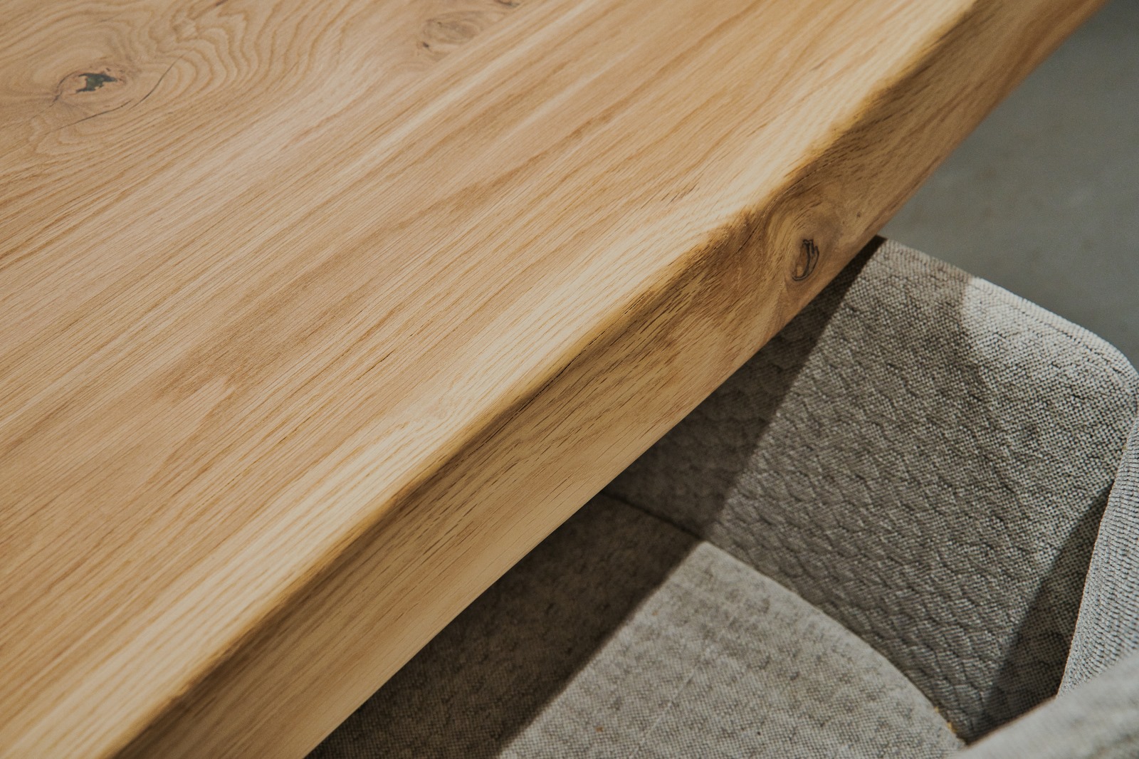 Massief eiken boomstamtafel met Gerrit onderstel