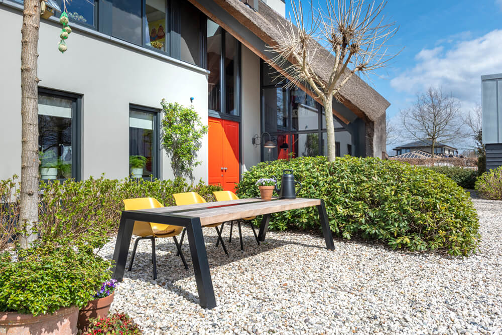 Bilingahouten tuintafel - Stalen onderstel - Lars