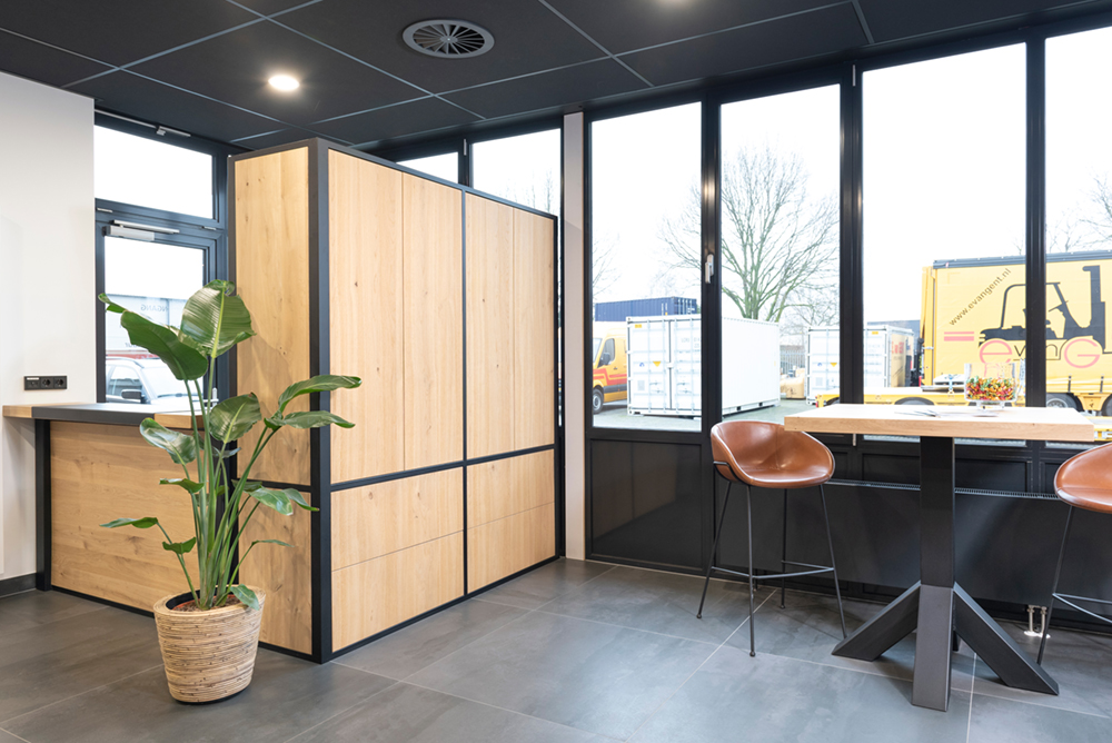 Hoge archiefkast