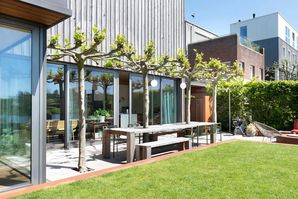 ngahouten-balkentafel-om-bomen