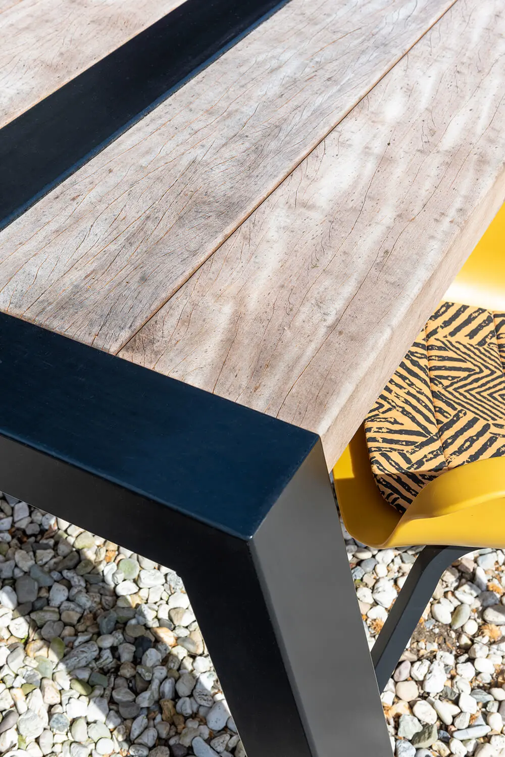 Bilingahouten tuintafel - Stalen onderstel - Lars