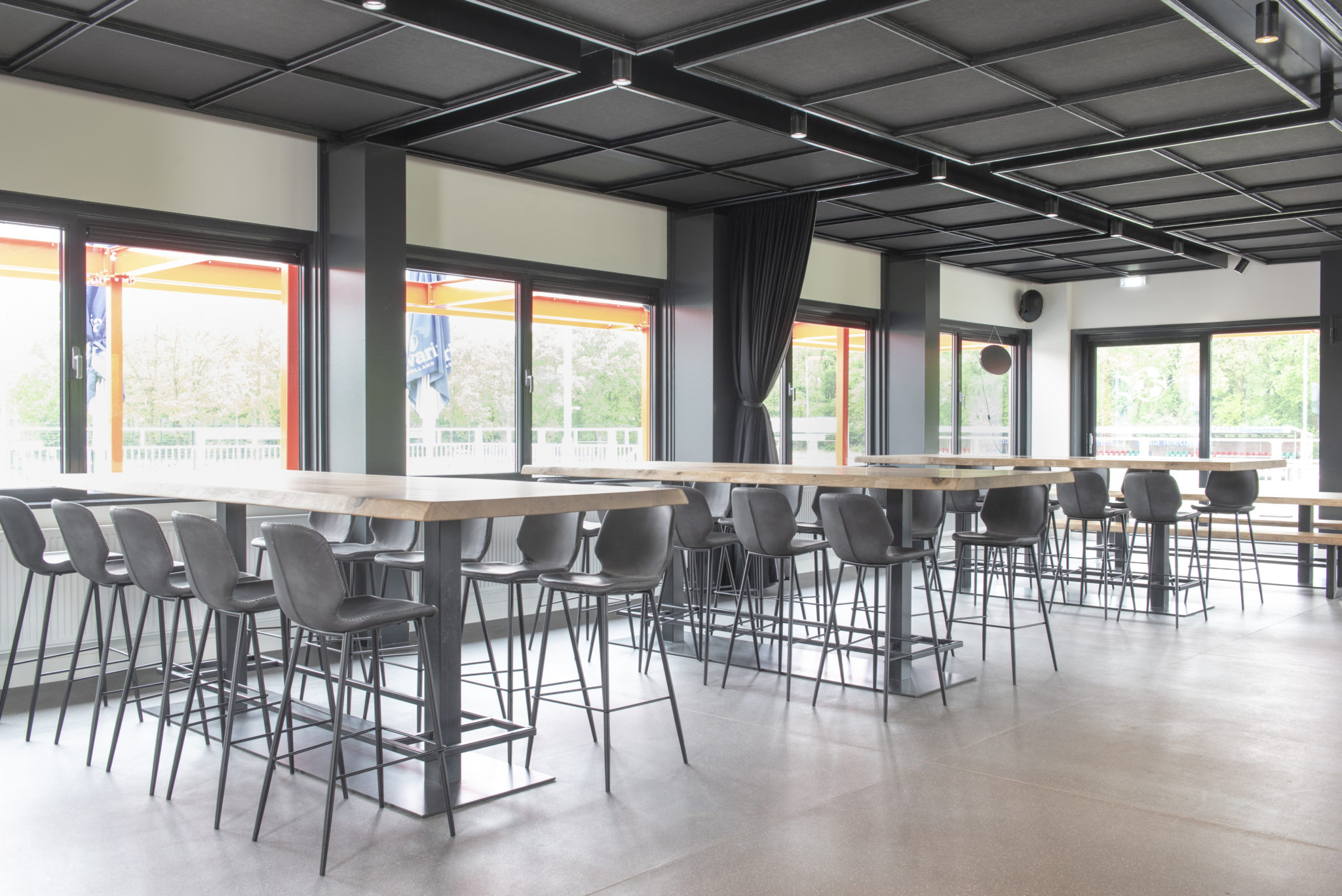 Tafels voor voetbalkantine