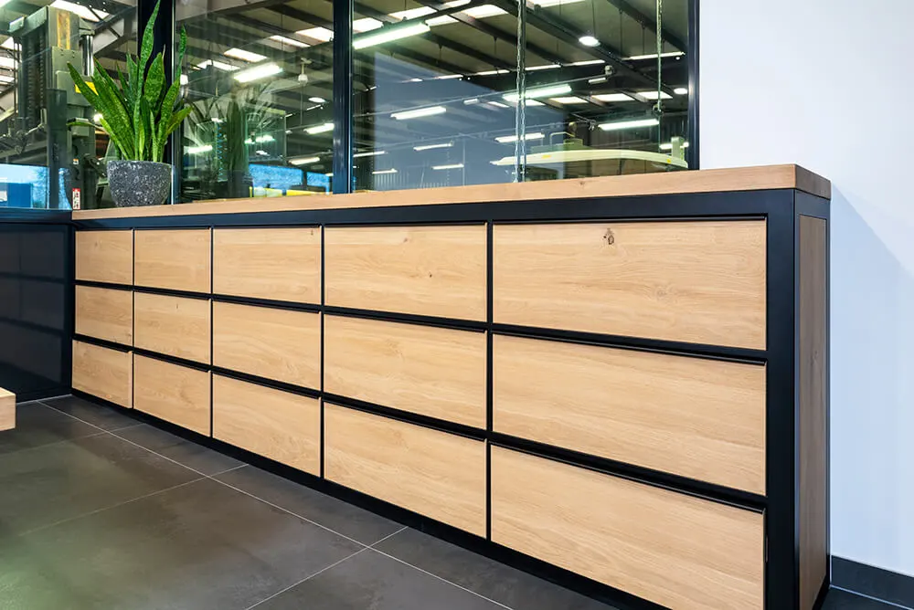 Rustiek-eiken-kast-kantoor-Stalen-frame
