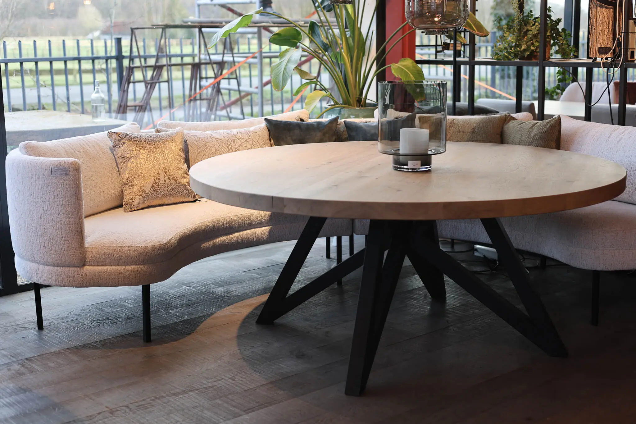 Ronde eetkamerbank op maat