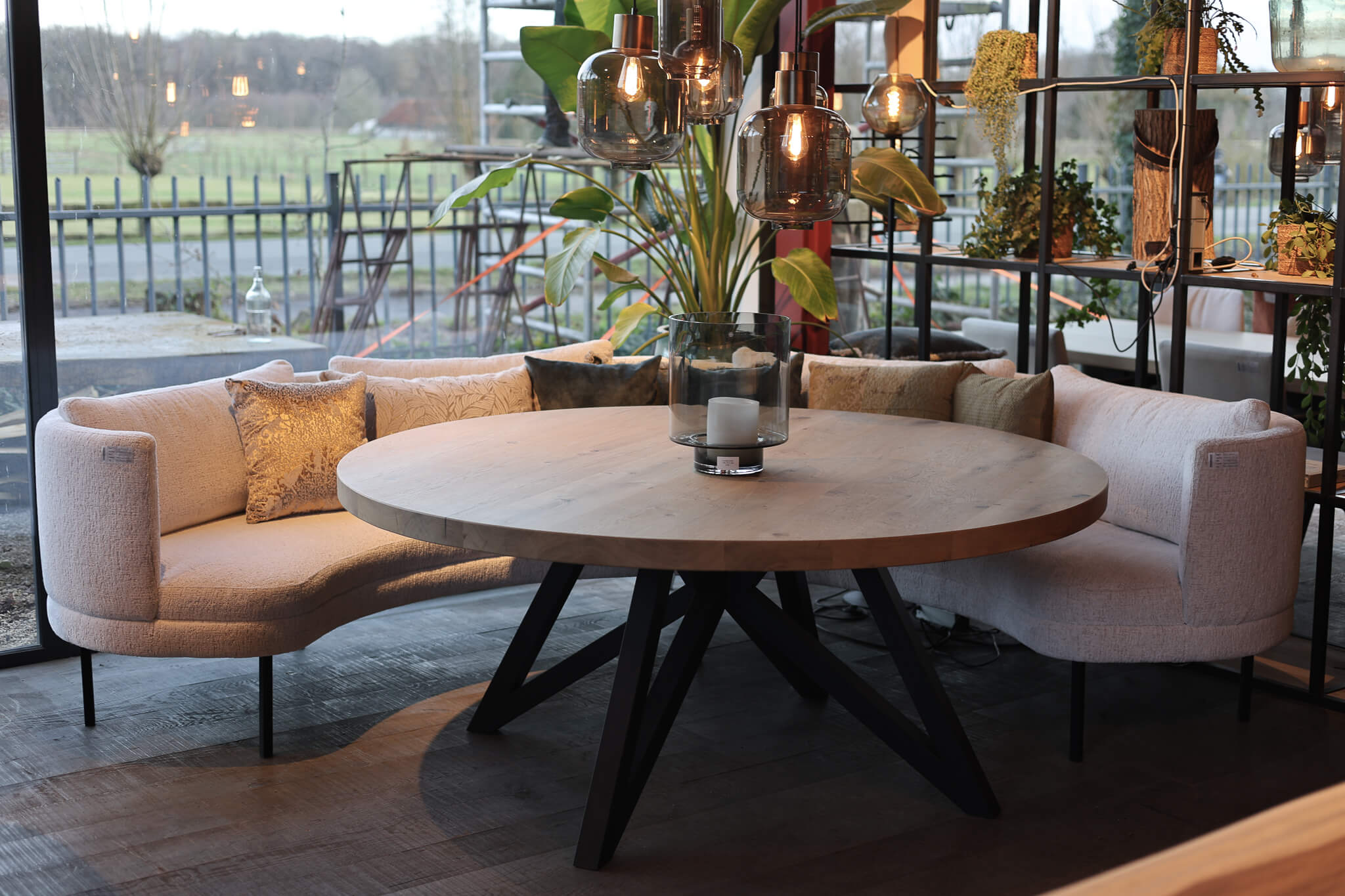 Ronde eetkamerbank op maat