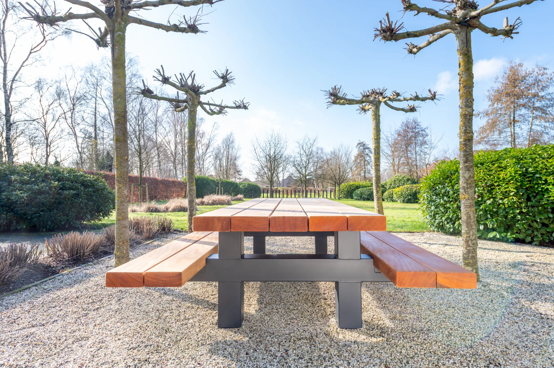 Bilingahouten picknicktafel 'stalen Bill'