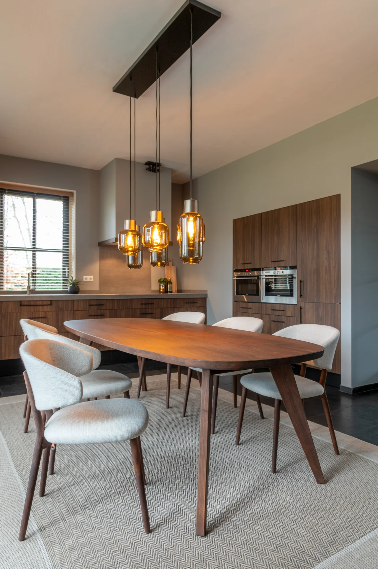 Notenhouten Deens ovale retro tafel