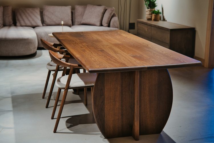 Artisan Noten Neva Stoel