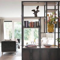 Eiken roomdivider kast met stalen frame