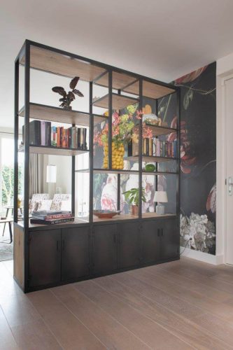 Eiken roomdivider kast met stalen frame