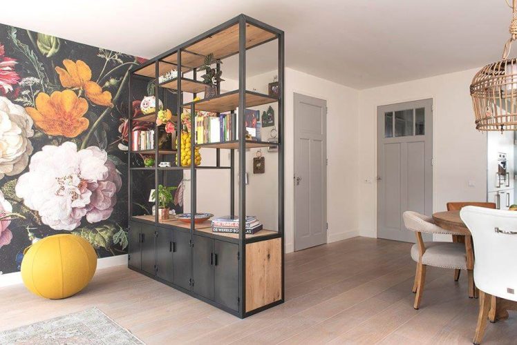 Eiken roomdivider kast met stalen frame