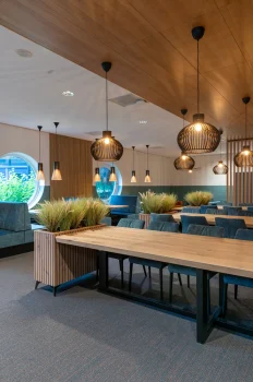 Eikenhoute rechte tafels met plus onderstel