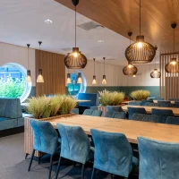 Eikenhoute rechte tafels met plus onderstel