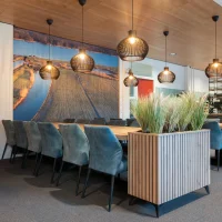 Eikenhoute rechte tafels met plus onderstel