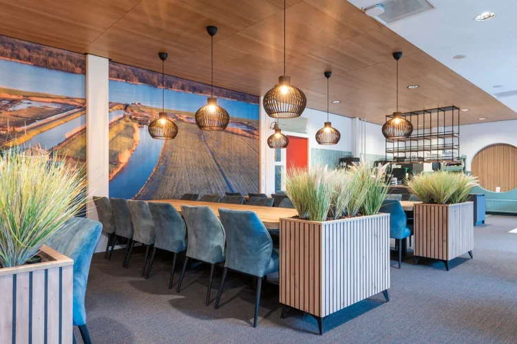 Eikenhoute rechte tafels met plus onderstel