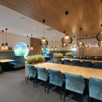 Eikenhoute rechte tafels met plus onderstel