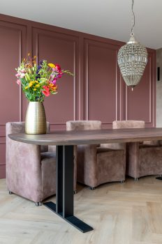 Notenhouten Deens ovale tafel met Gerrit onderstel