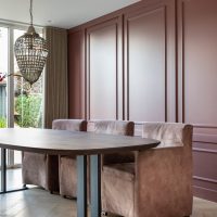 Notenhouten Deens ovale tafel met Gerrit onderstel
