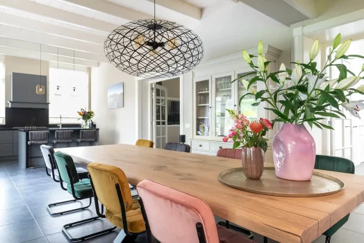 Rustiek-eiken-boomstamtafel-Stalen-onderstel-Kruispoot-Onevenwijdig-_17_