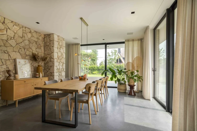 Rustiek eiken tafel - Stalen onderstel - U