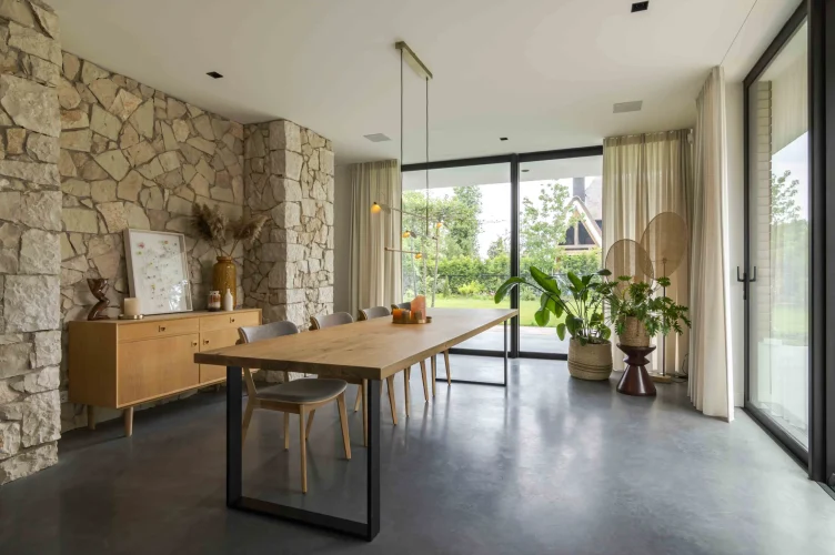 Rustiek eiken tafel - Stalen onderstel - U