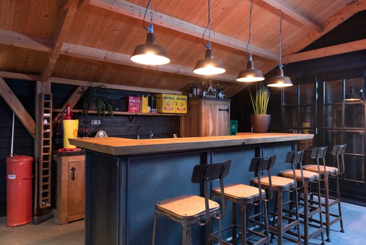Stalen bar met rustiek eiken blad (2)