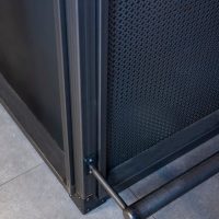 Stalen bar met rustiek eiken blad