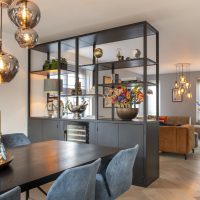 Stalen vakkenkast met ingebouwde wijnkoelkast