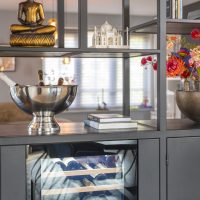 Stalen vakkenkast met ingebouwde wijnkoelkast